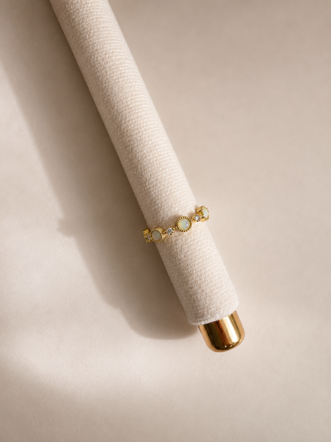 Anillo con perlas y baño de oro de 18K-Talla ajustable-C0 Anillo con perlas y baño de oro de 18K