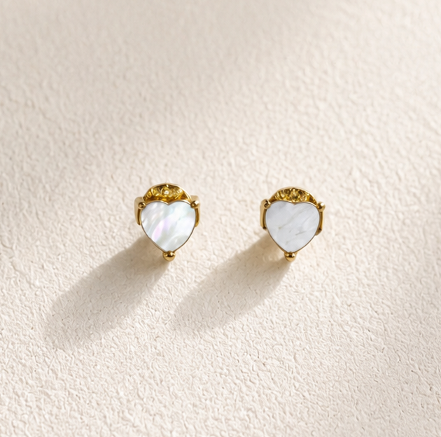Aretes de corazón con baño de oro de 18K