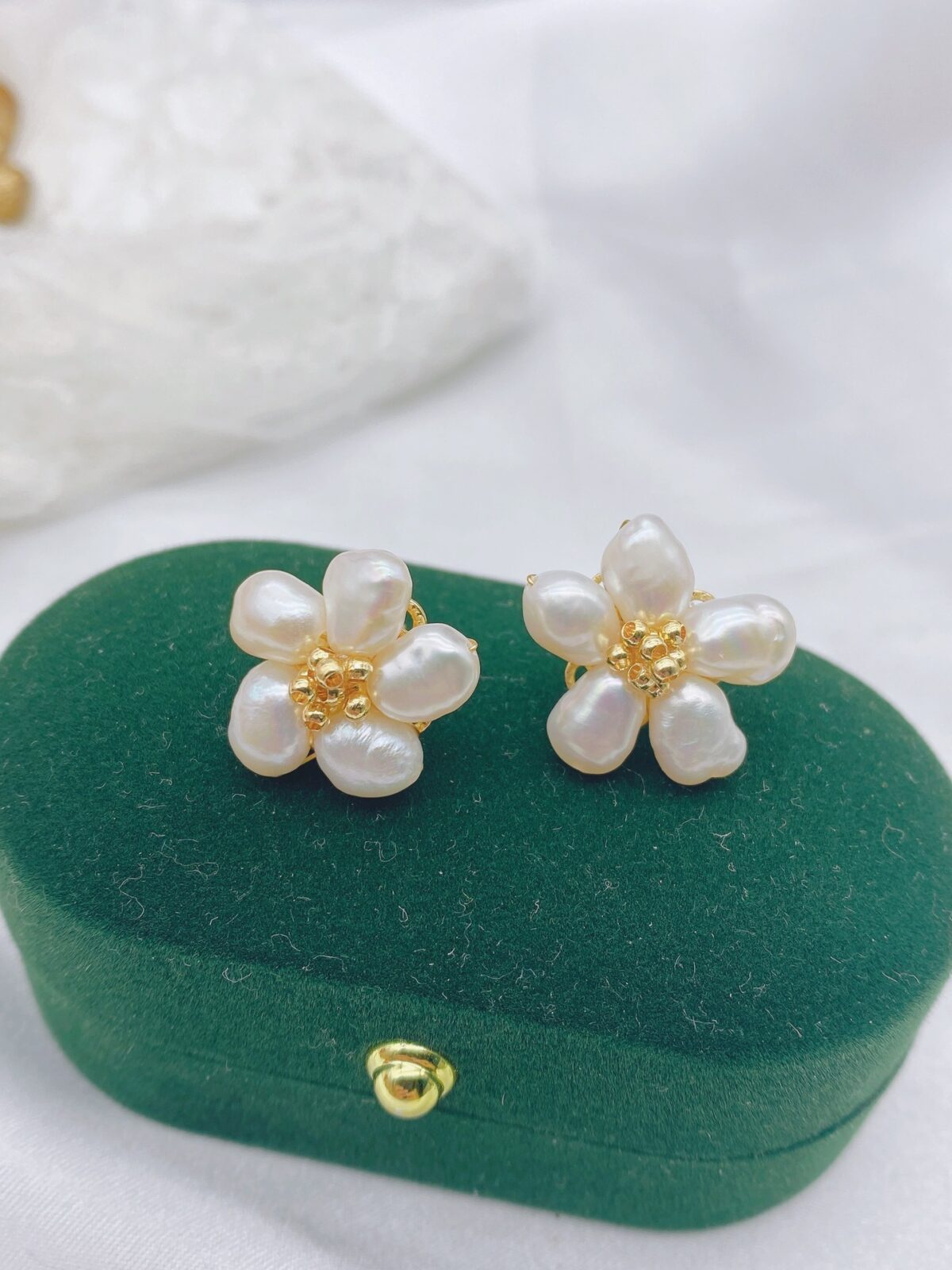 Aretes de flor de perla natural de río
