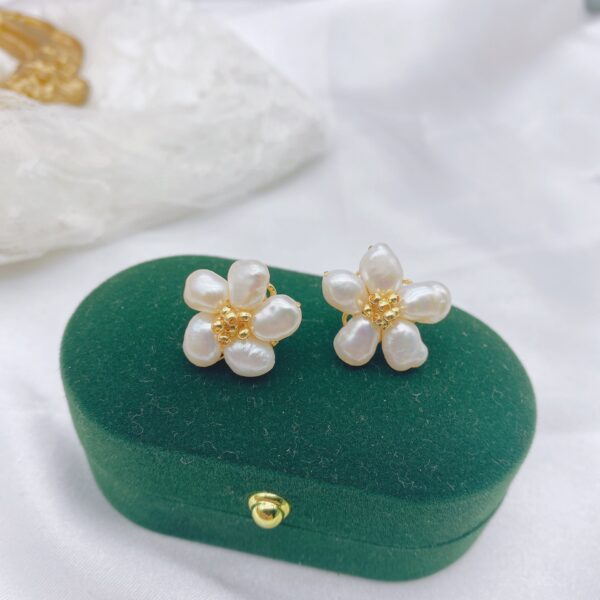 Aretes de flor de perla natural de río