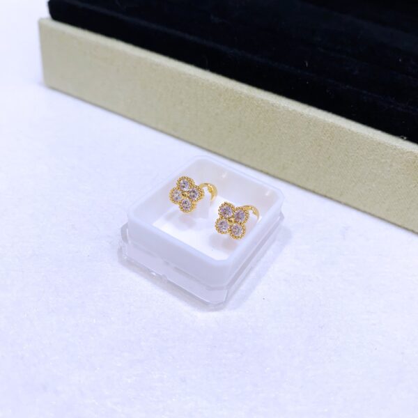 Aretes de flor y baño de oro de 18K