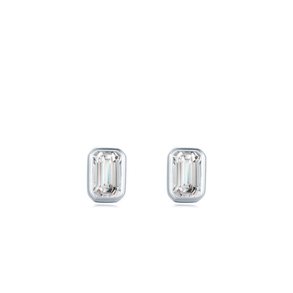 Aretes rectangulares con piedra y baño de oro blanco