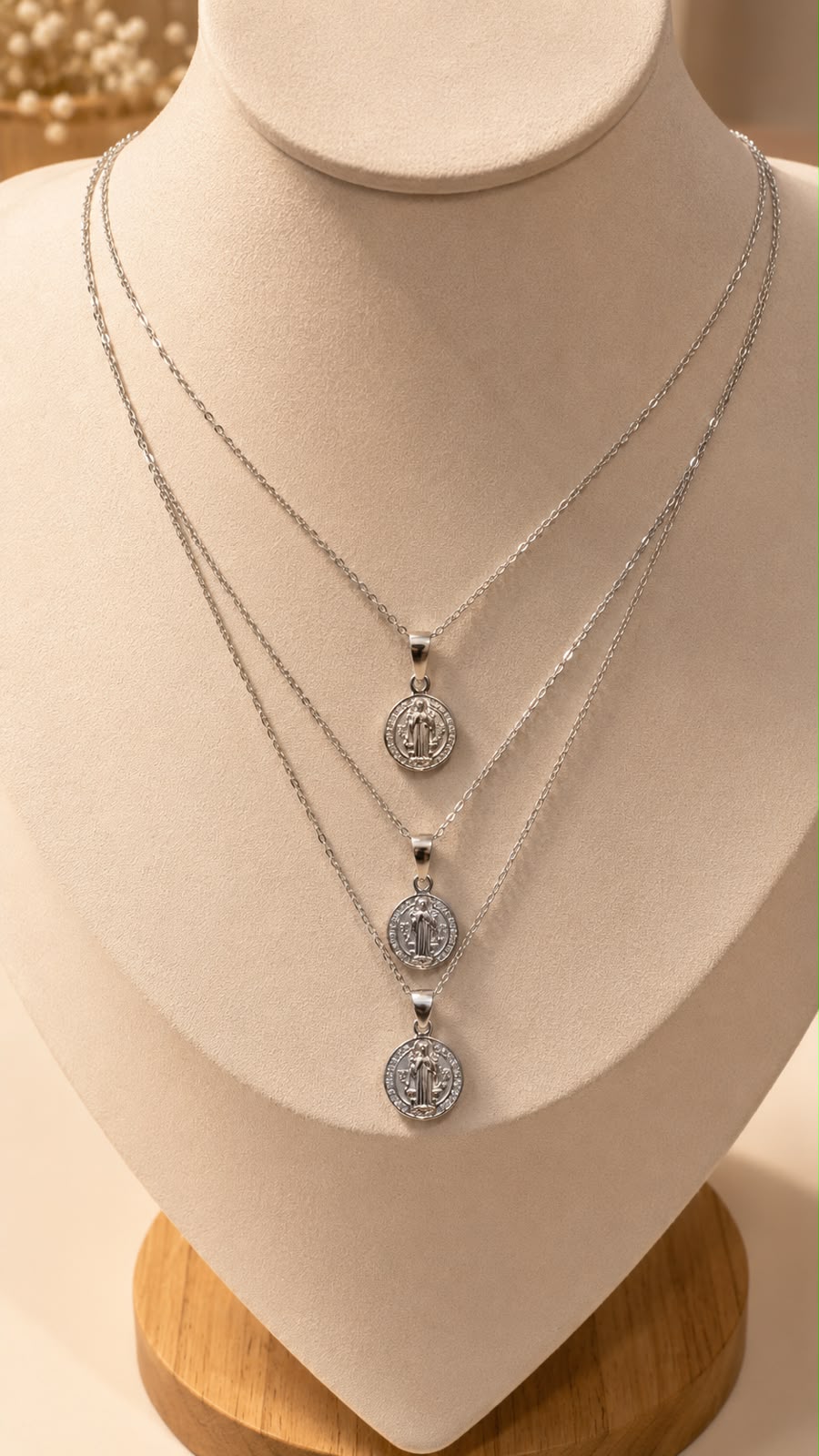 Cadena con dije de San Benito baño de oro blanco-Plata 925-C00 Cadena con dije San Benito baño de oro blanco