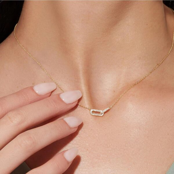 Cadena con dije de candados y baño de oro de 18K