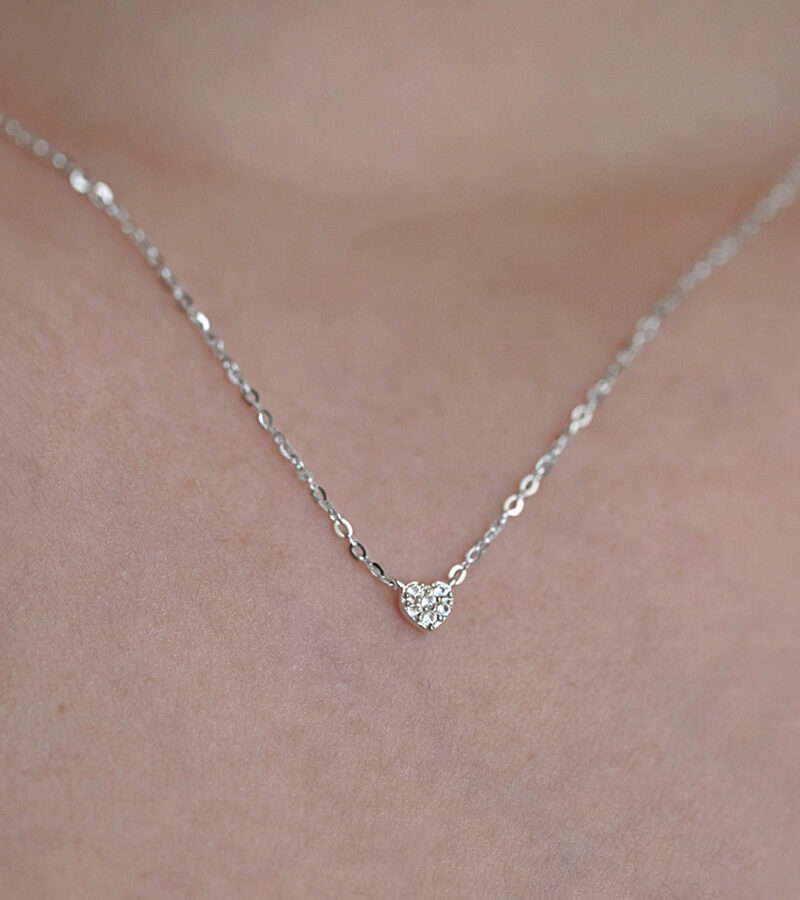 Cadena con dije de corazón minimalista oro blanco-Plata 925-C0 Cadena con dije de corazón minimalista y baño de oro blanco