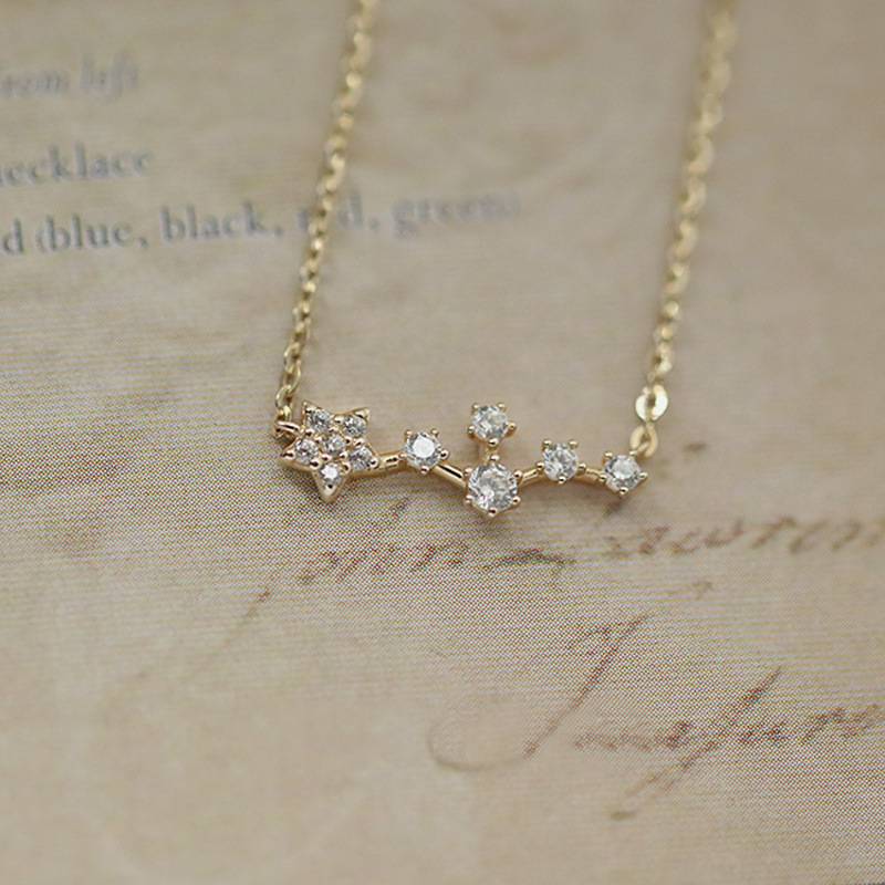 Cadena con dije de estrellas y baño de oro de 18K