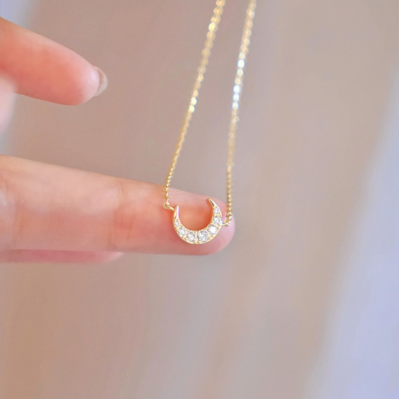Cadena con dije de luna y baño de oro de 18K-Plata 925-C0 Cadena con dije de luna y baño de oro de 18K
