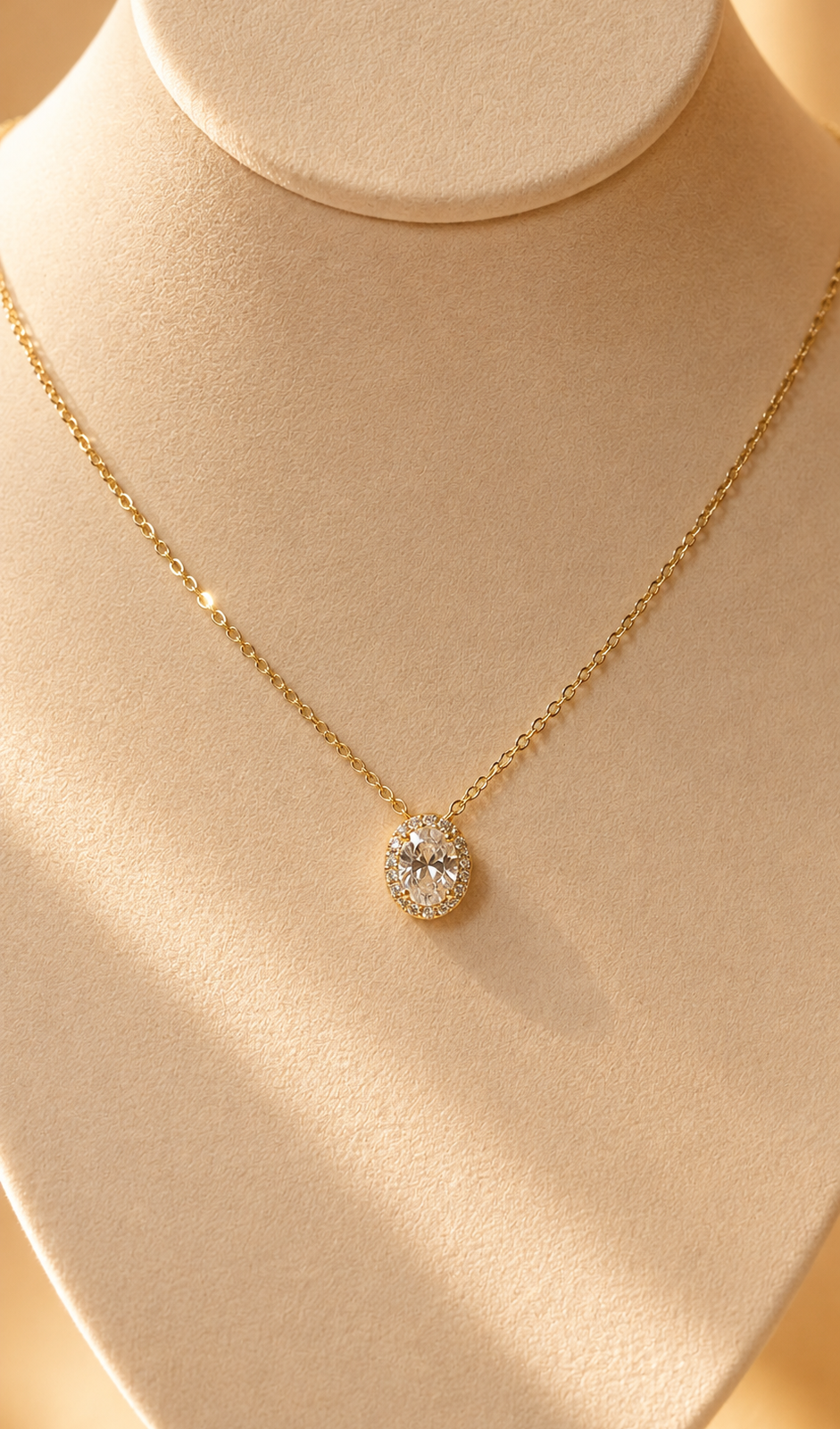 Cadena con dije de piedra ovalada y circonitas baño de oro de 18K-Plata 925-C15 Cadena con dije de piedra ovalada y circonitas baño de oro de 18K