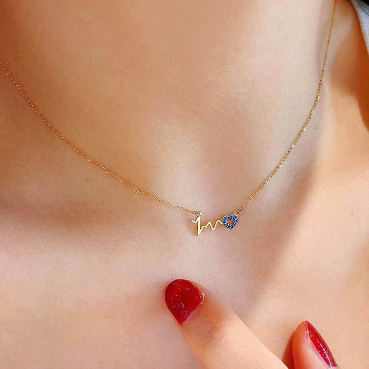 Cadena con dije de signo vitales y baño de oro de 18K-Plata 925-C0 Cadena con dije de signo vitales y baño de oro de 18K
