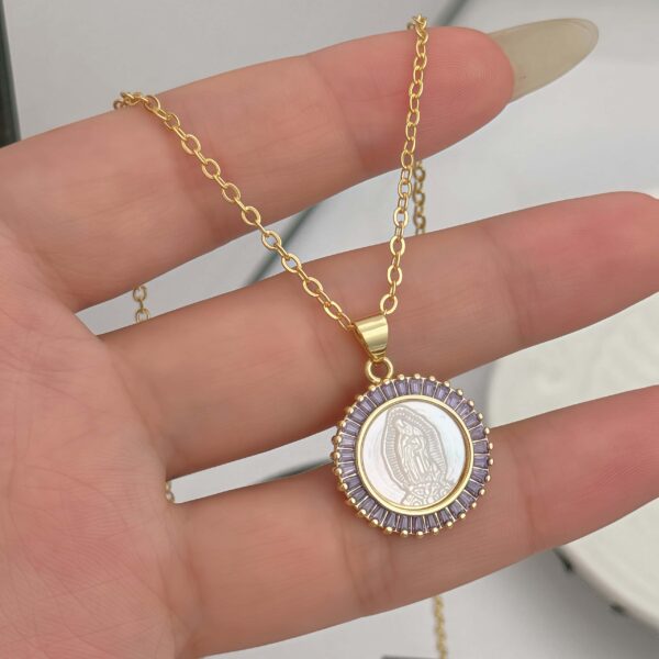 Cadena de virgen con circonitas lilas