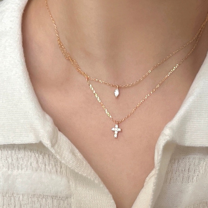 Cadena estilo layering con dije de cruz y rombo de punto de luz, baño de oro de 18K-Plata 925-C35 Cadena estilo layering con dije de cruz y rombo de punto de luz, baño de oro de 18K