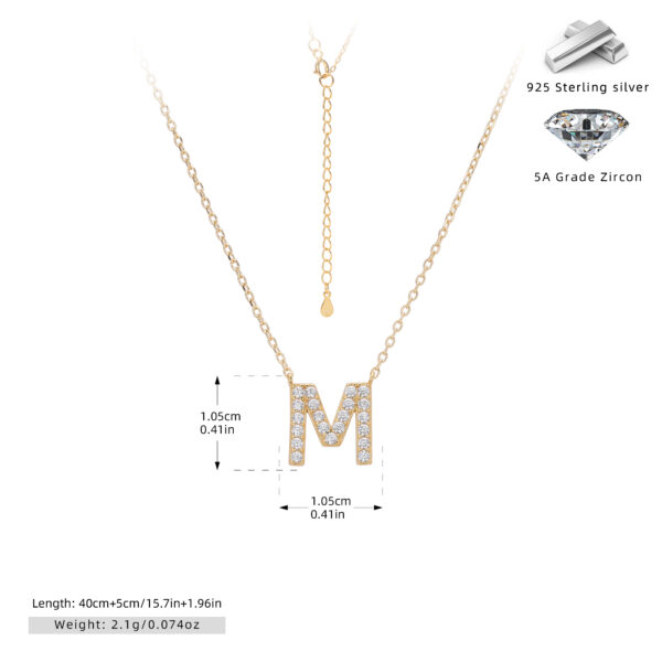 Cadena con dije de inicial M chapado en oro de 18K