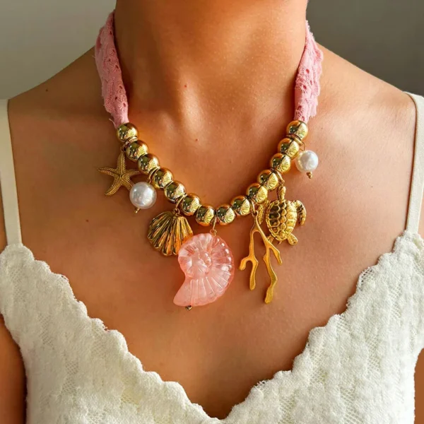 Collar con dijes de mar rosado