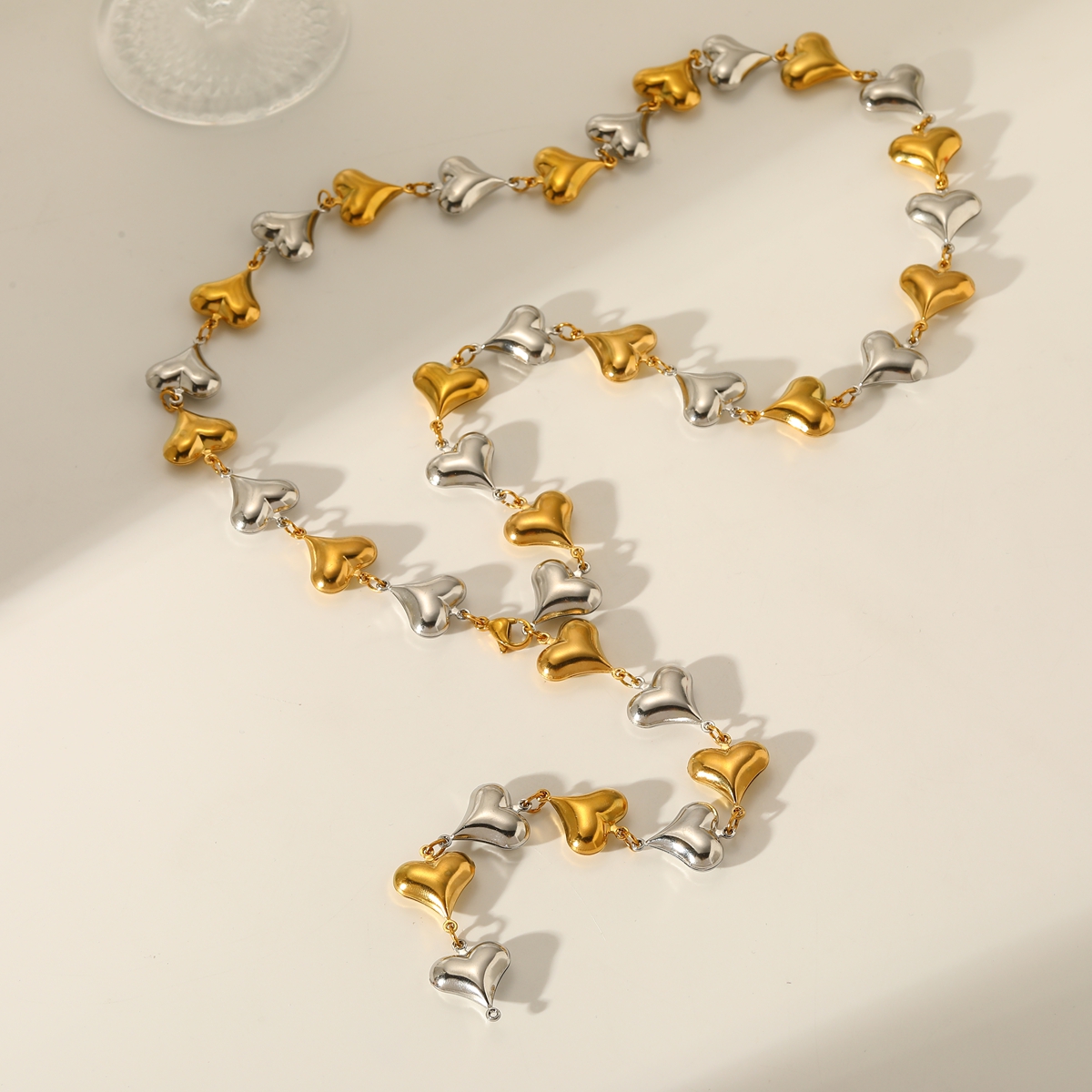 Collar corbatín corazón dorado y plateado