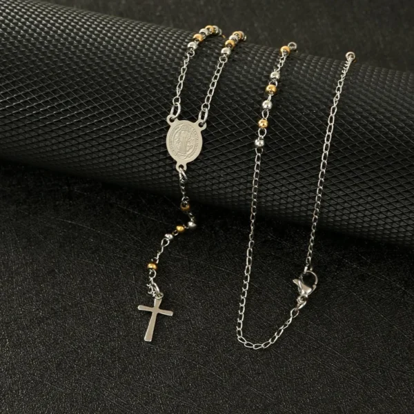 Collar de rosario color dorado con plateado