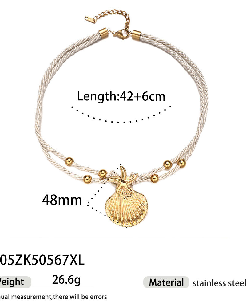 Collar con dije concha de mar y piedras dorada