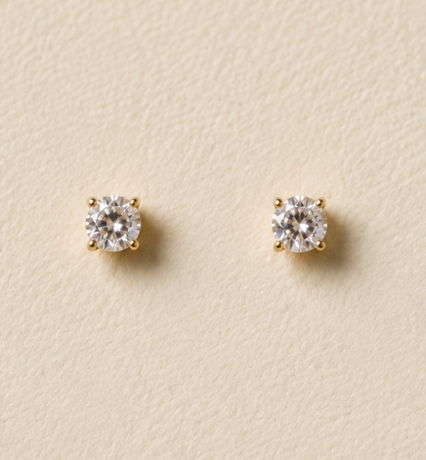 Aretes clásicos con piedra y baño de oro de 18K