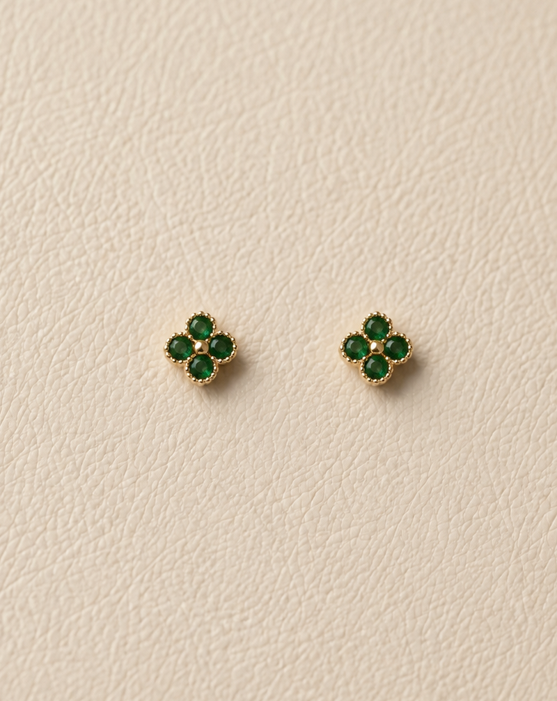 IMG_4331 Aretes de flor con circonitas verdes y baño de oro de 18K