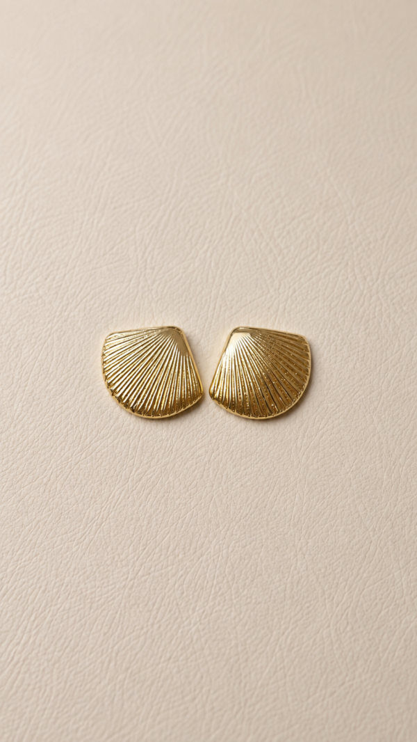 Aretes concha color oro
