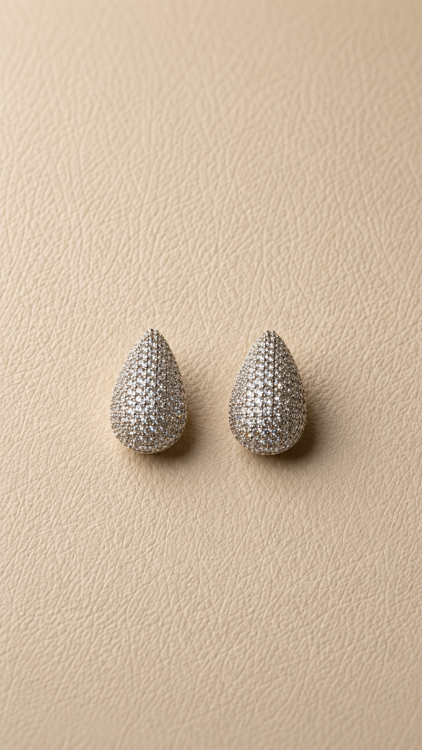 Aretes de gotas con circonitas color plateado