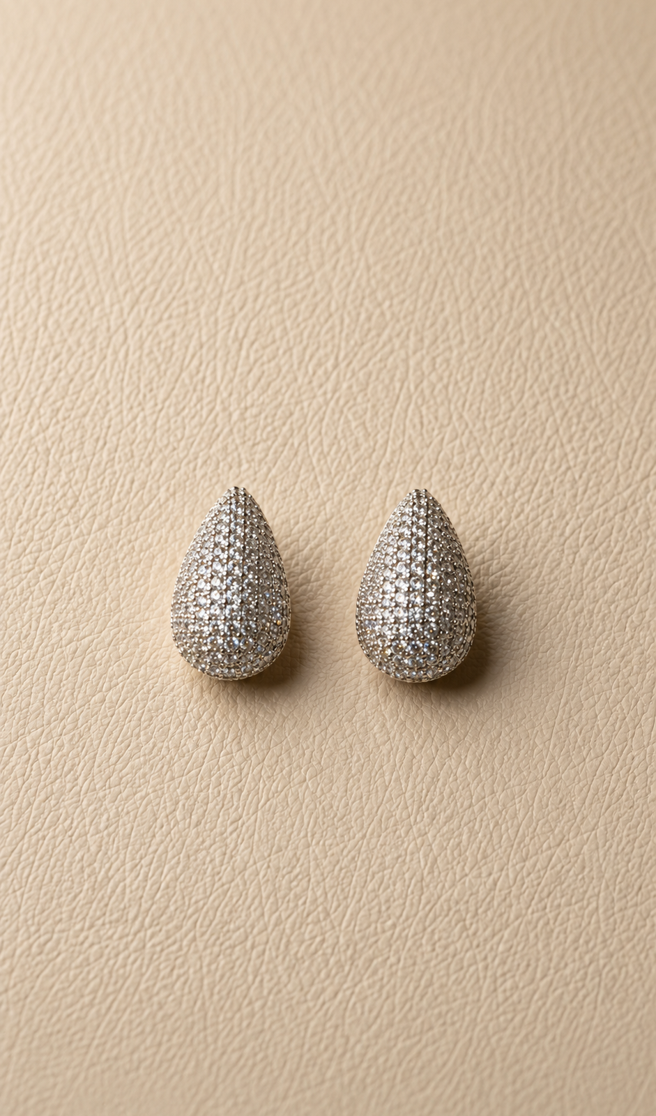 IMG_4371 Aretes de gotas con circonitas color plateado