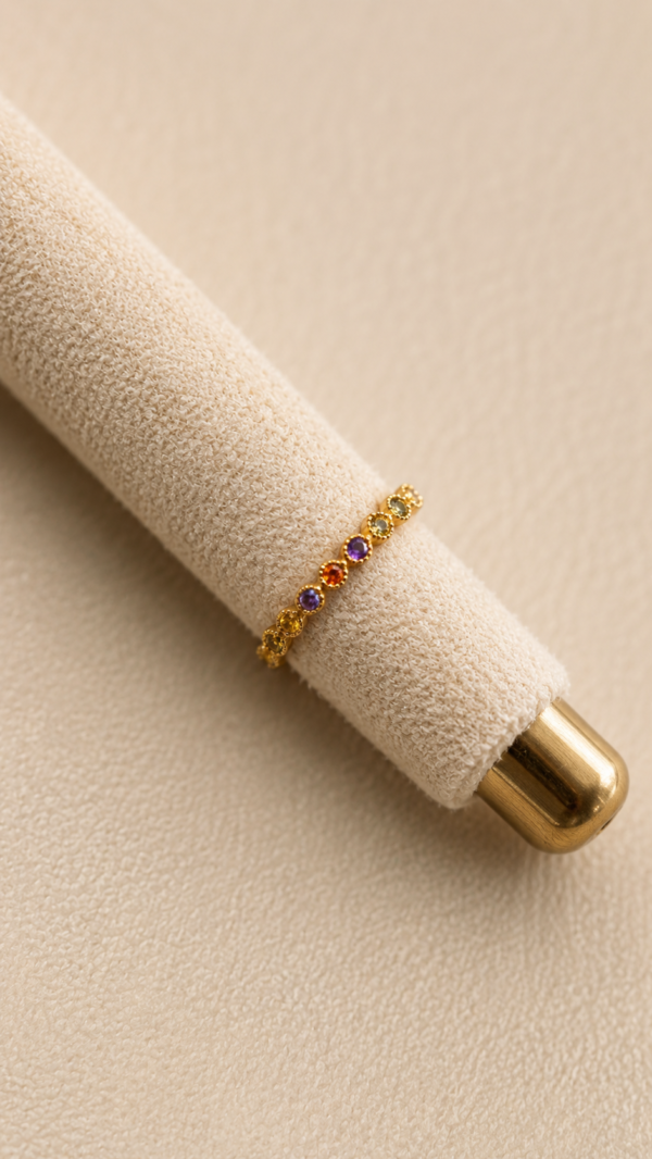 Anillo con circonitas de colores y baño de oro de 18K