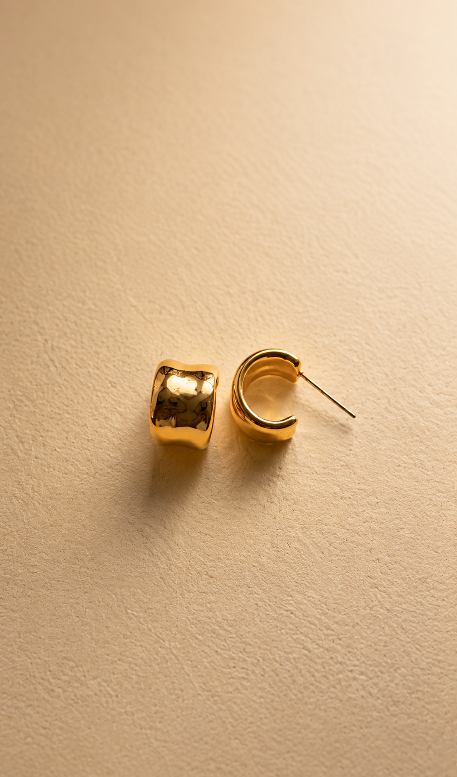 IMG_4440 Semi hoops pequeños gruesos y baño de oro de 18K