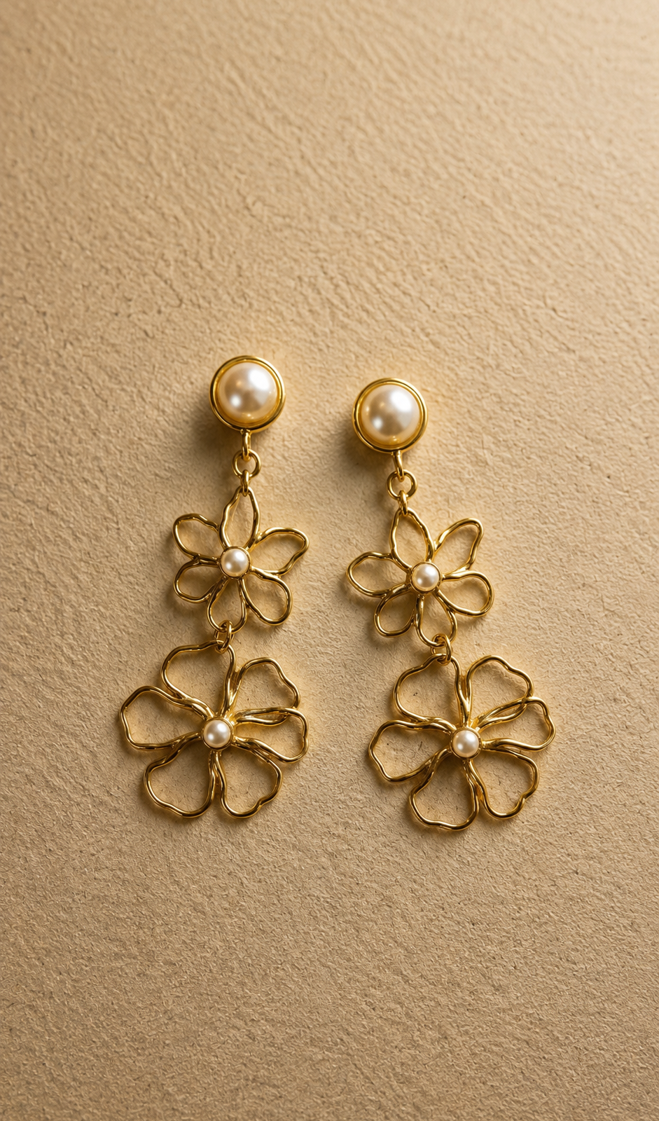 IMG_4445 Aretes de flor y base de perla color oro