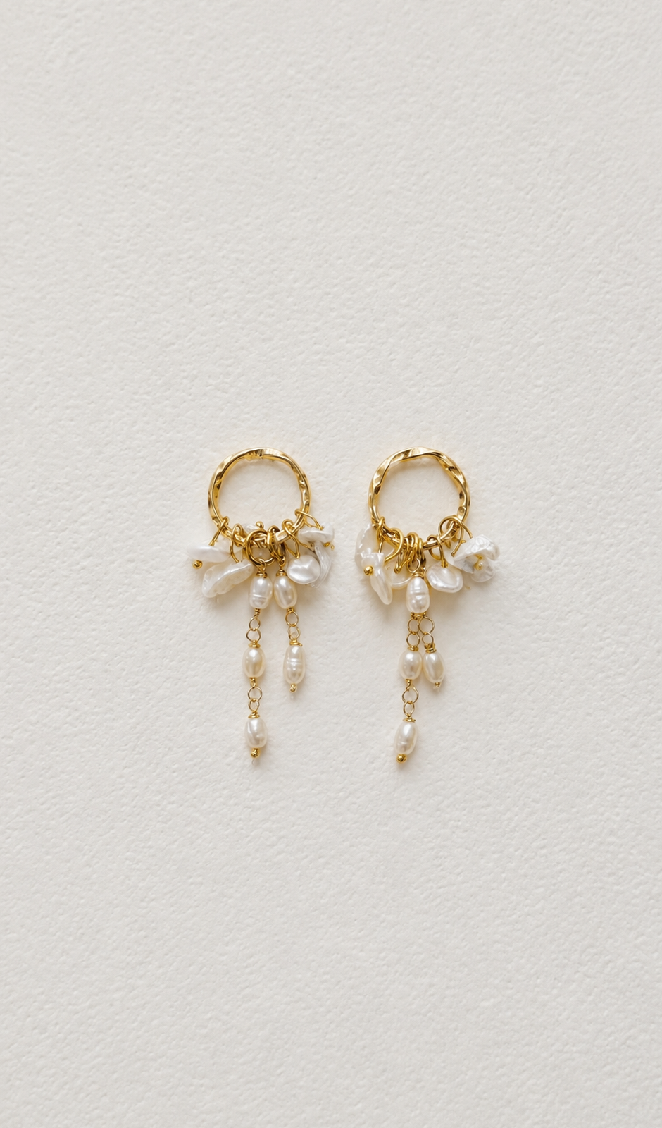 Aretes con lluvia de perlas natural de río