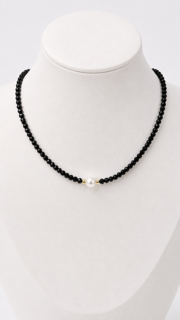 Collar corto cristales negros