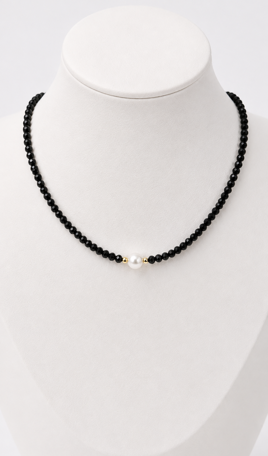 Collar corto cristales negros