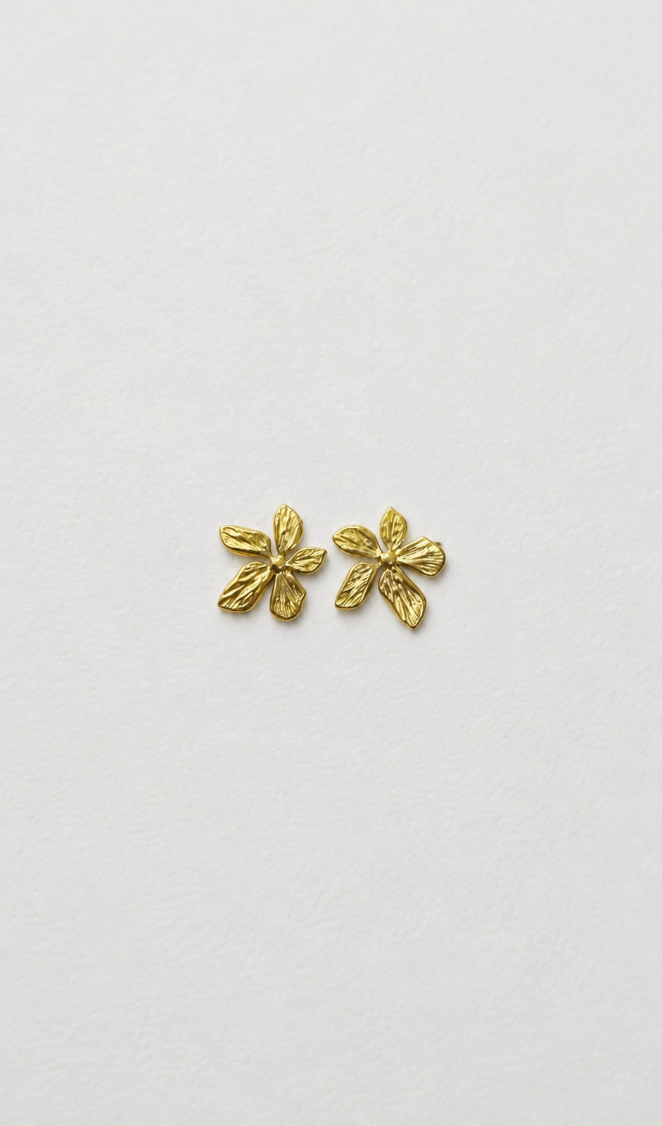 IMG_4483 Aretes de flor pequeños con baño de oro de 18K