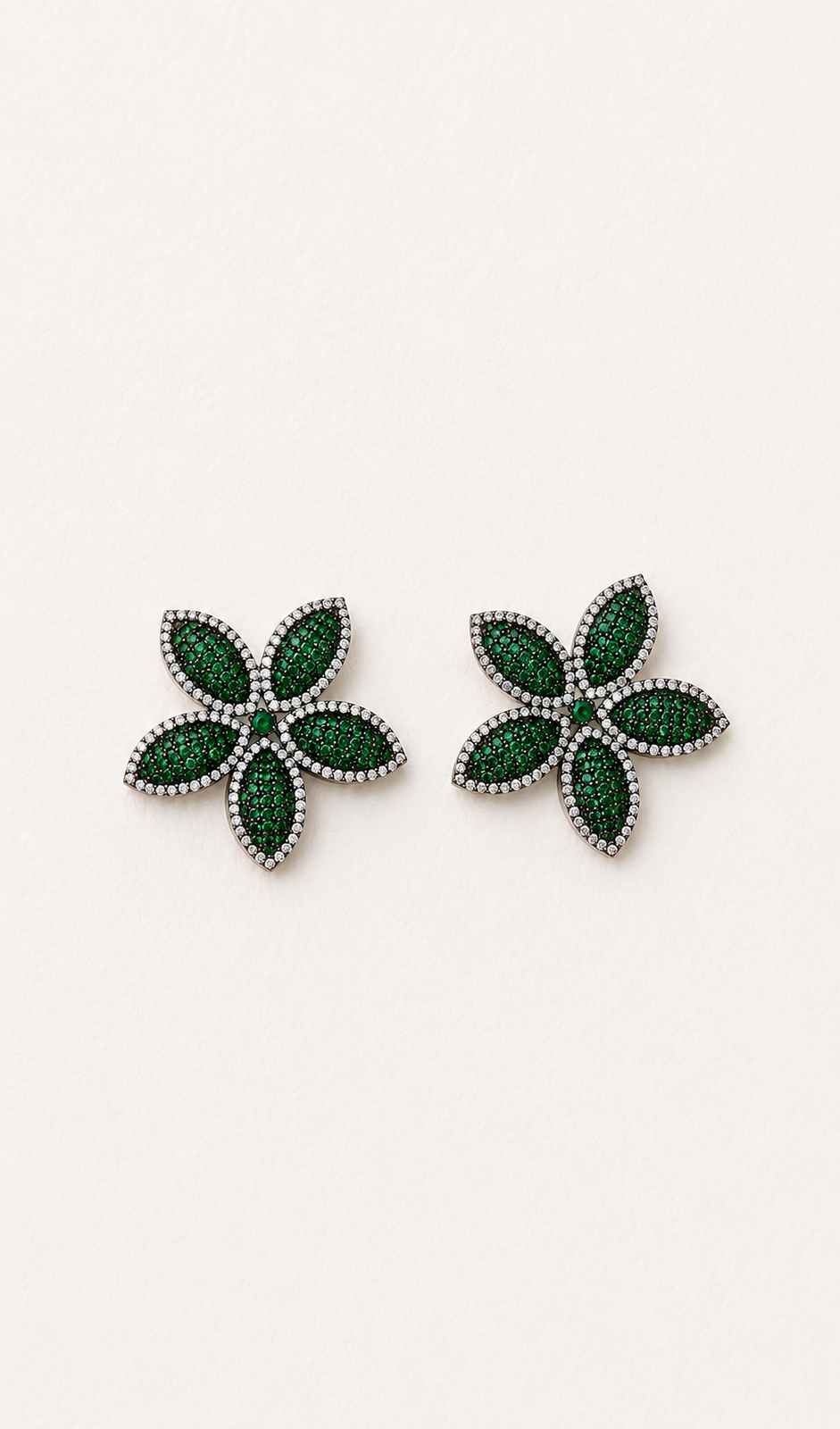 IMG_4491 Aretes de flor con circonitas verdes y negras