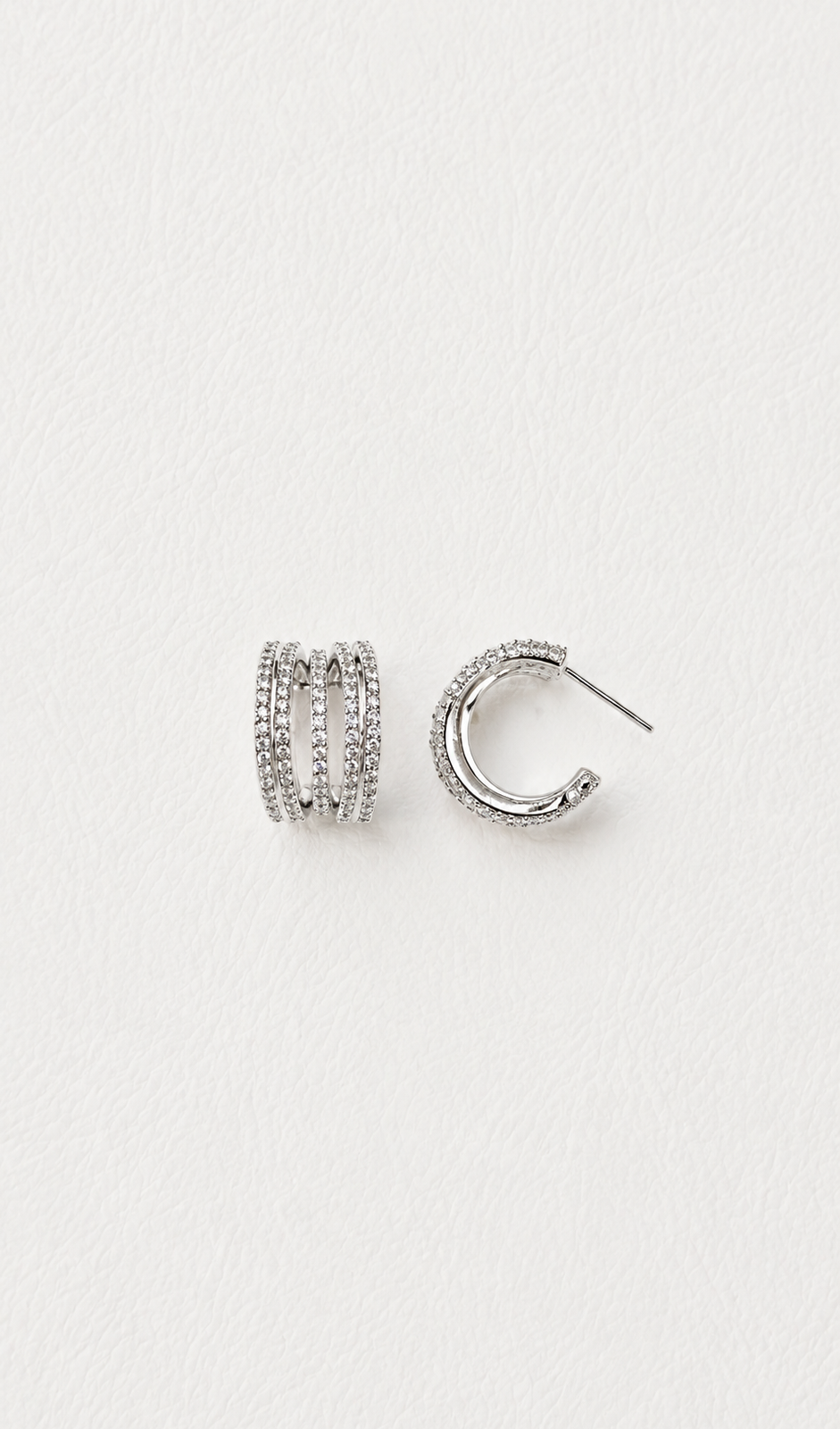 Semi hoops con circonitas color plateado