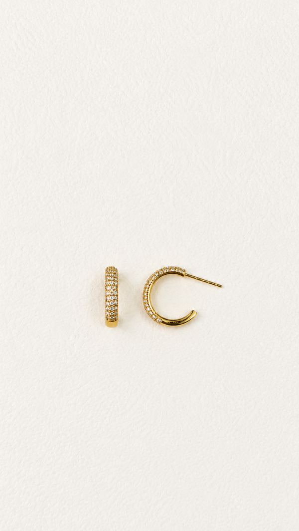 Semi hoops con baño de oro de 18K y circonitas