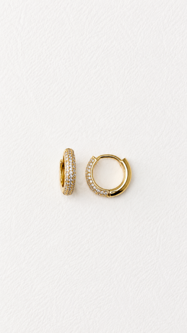 Mini huggies con circonitas y baño de oro de 18K