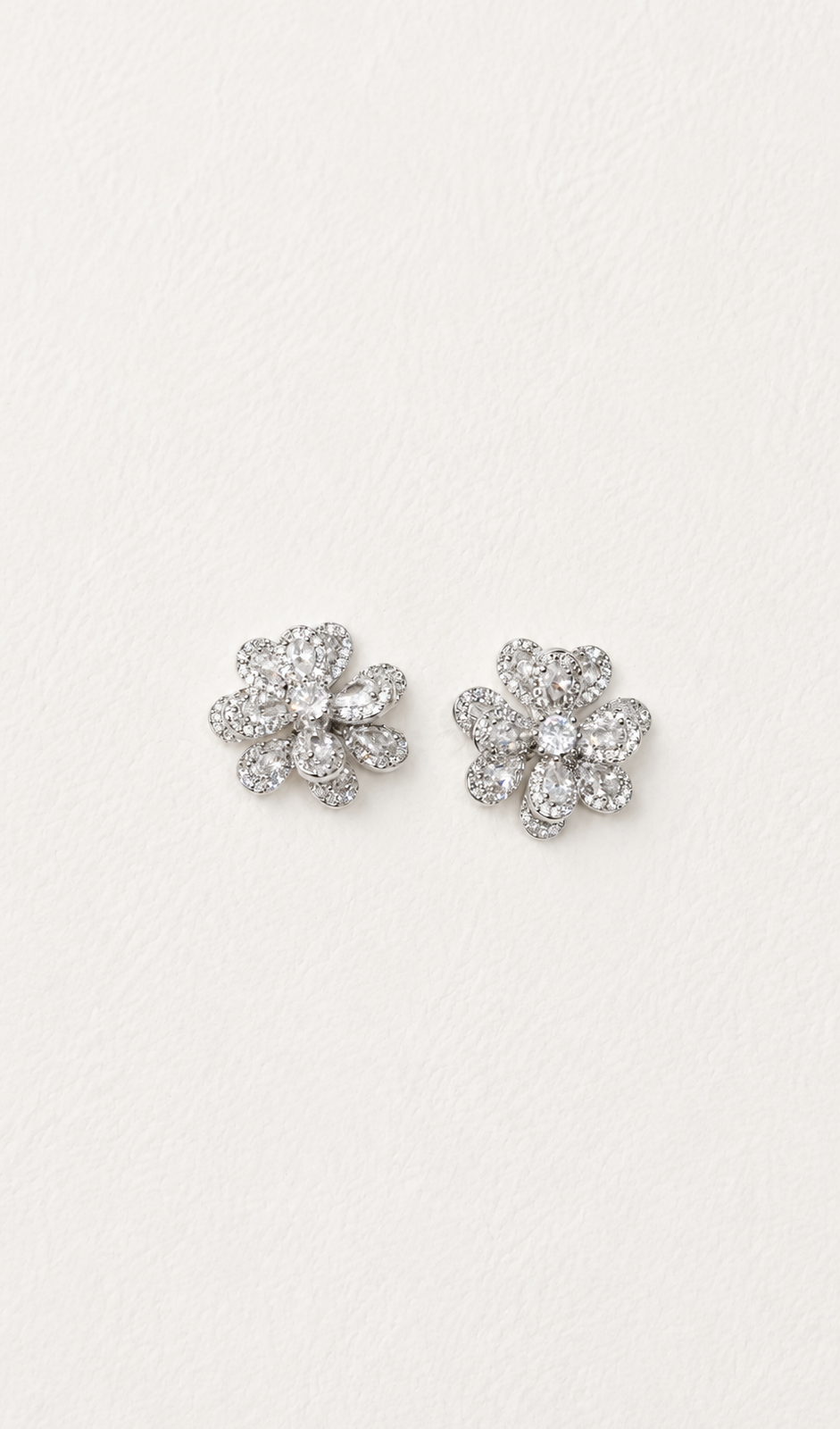 IMG_4526 Aretes de flor y circonitas color plateado