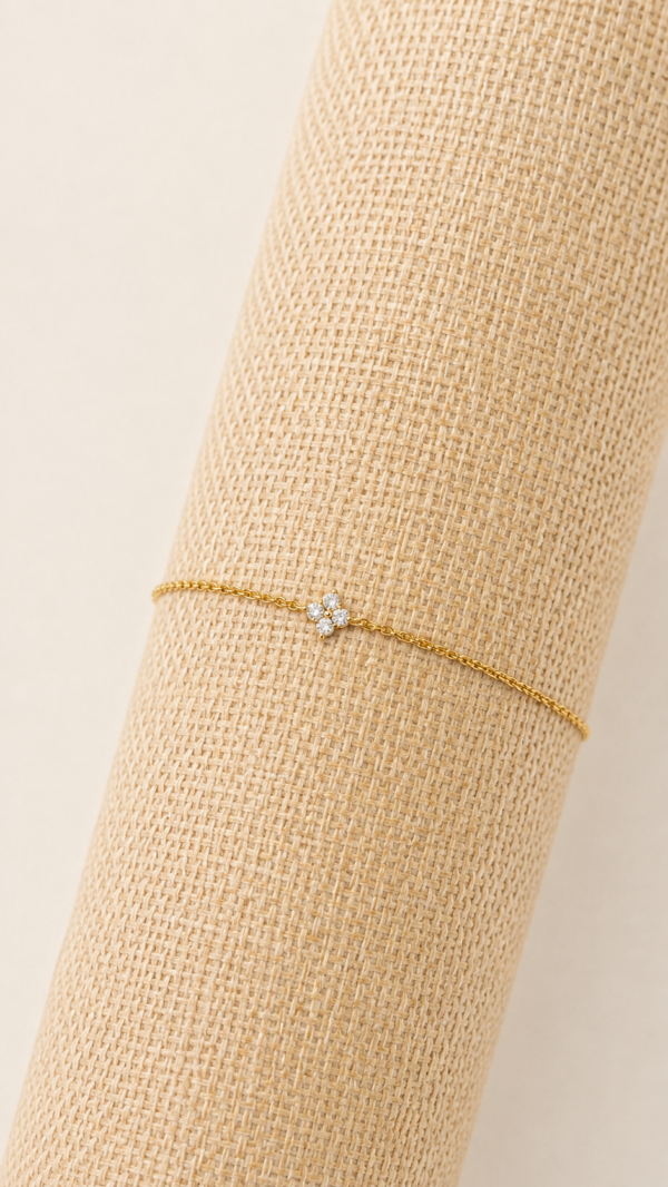 Pulsera con dije de flor y baño de oro de 18K