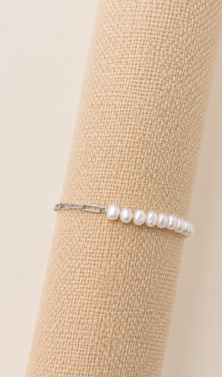 IMG_4550 Pulsera con perla natural de río y baño de oro blanco