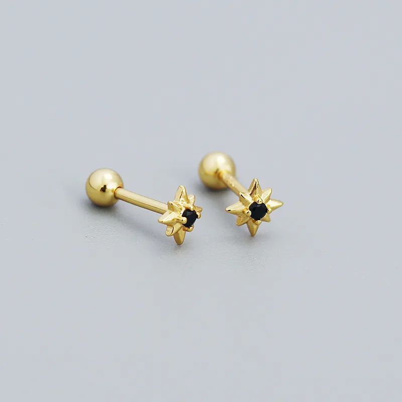 Par de aretes para piercing con baño de oro de 18K y centro de piedra negra-Plata 925-C0 Par de aretes para piercing con baño de oro de 18K y centro de piedra color negro