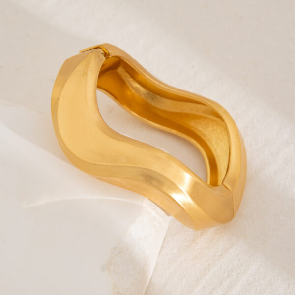 Pulsera chunky curveada