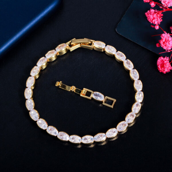 Pulsera con baño de oro de 18K y circonitas