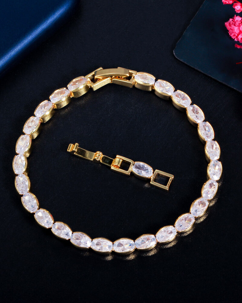 Pulsera con baño de oro de 18K y circonitas