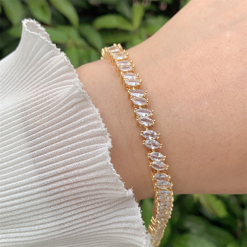 Pulsera con baño de oro de 18K y circonitas en rombo
