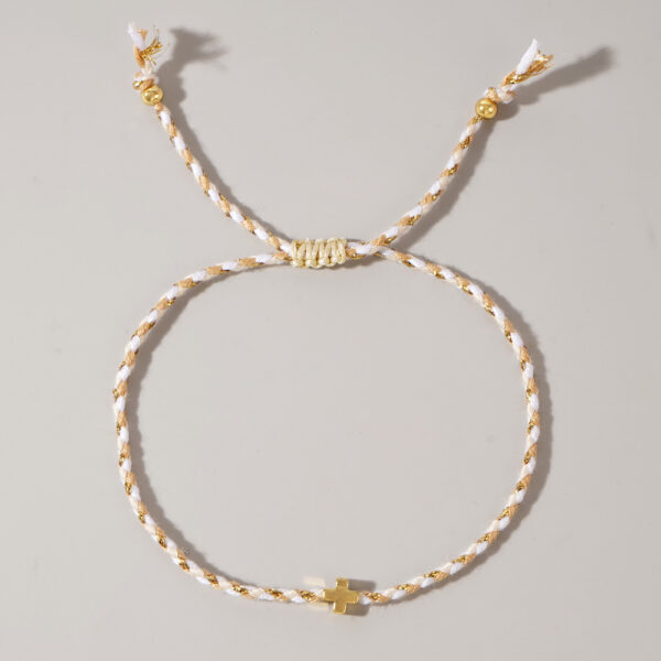 Pulsera de hilo blanco con dorado y dije de cruz